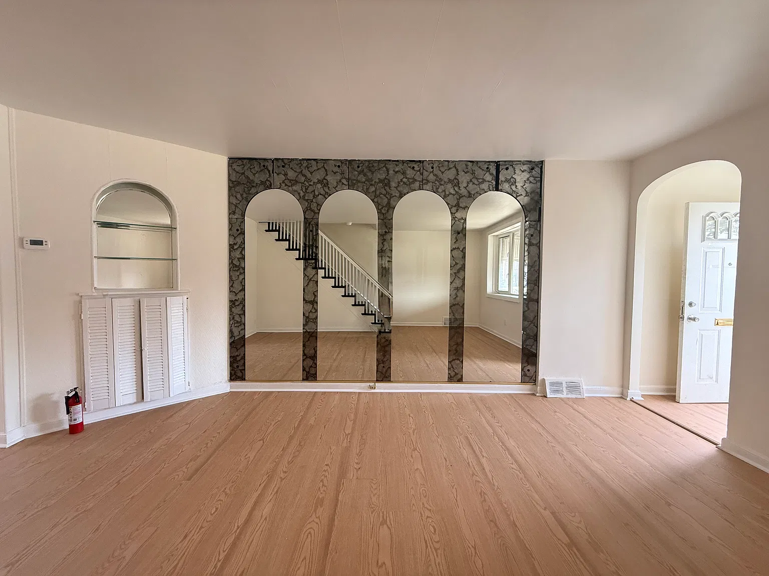 3 bed, 1.5 bath, 1164 sqft, $1,995 — Photo 4