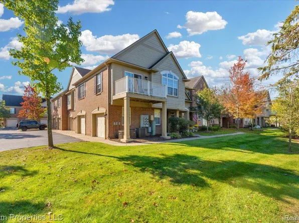 47456 Pembroke Dr #60, Canton, MI 48188