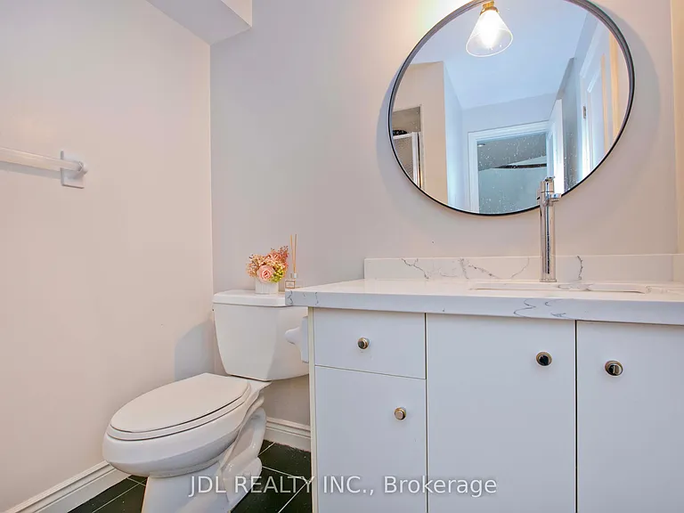 53 Aldershot Cres — Photo 42