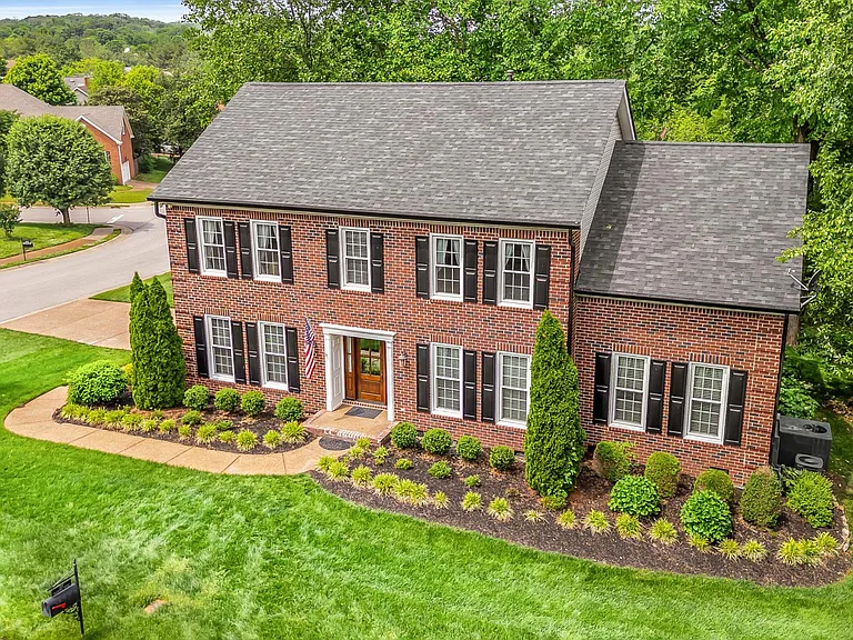 301 Culpepper Ct — Photo 4