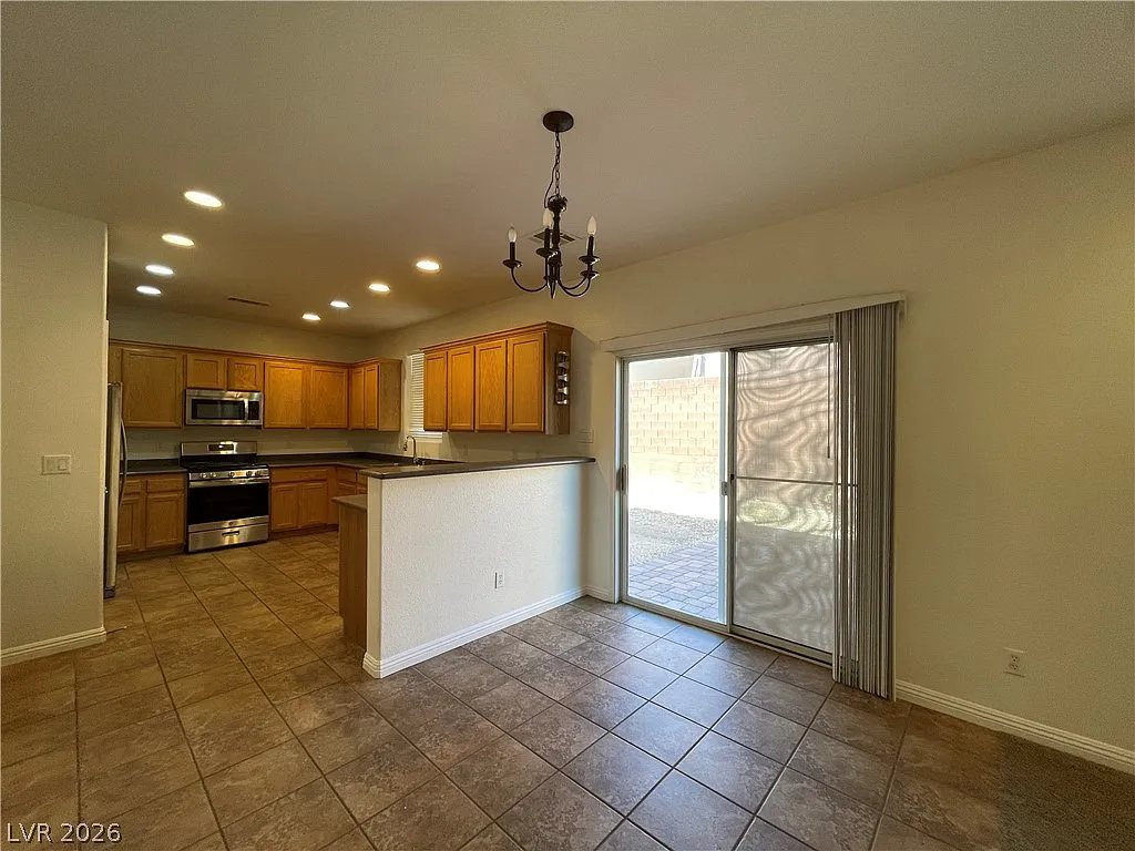 3 bed, 2.5 bath, 2233 sqft, $2,200 — Photo 4