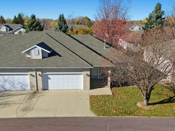 2415 Madison Square Dr S, Fargo, ND 58104