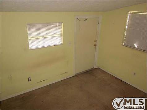 5th image of 2464 NE Palm Ave