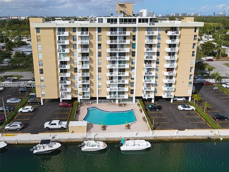 2020 NE 135th St #710 — Photo 14