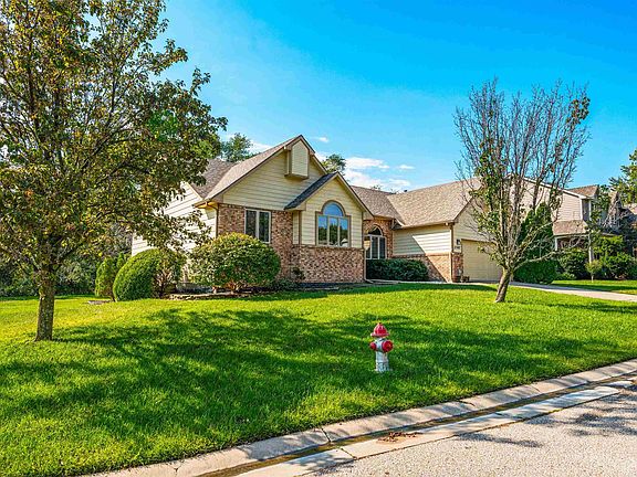 2nd image of 2507 N Cranbrook Ct