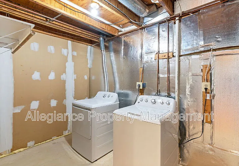 8073 Morning Meadow Ct — Photo 32