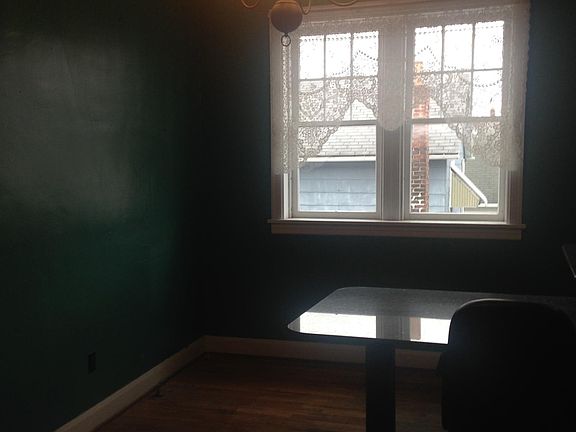 4th image of 904 Hayes Ave #2