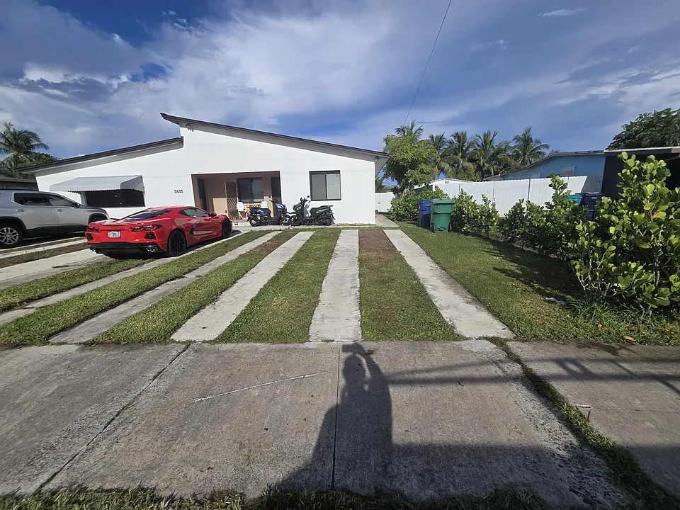 5835 SW 116th Ave