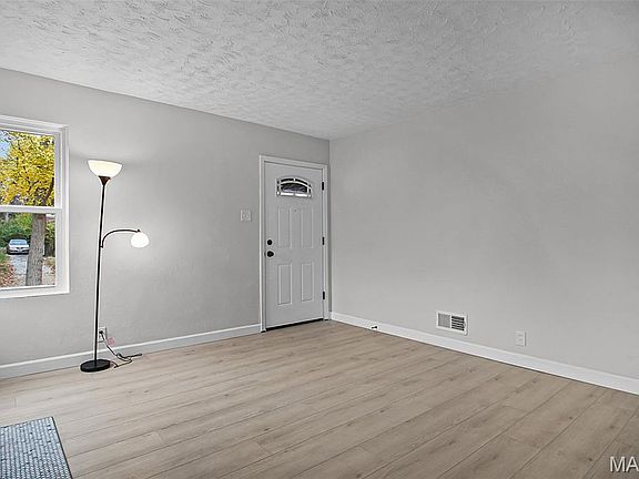4th image of 7562 Melrose Ave