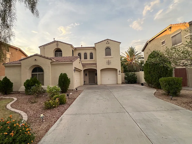 3296 E Bluejay Dr — Photo 2