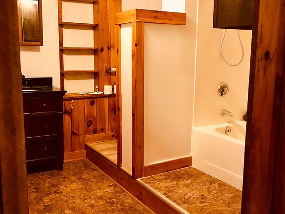 4th image of 462 Main St #4