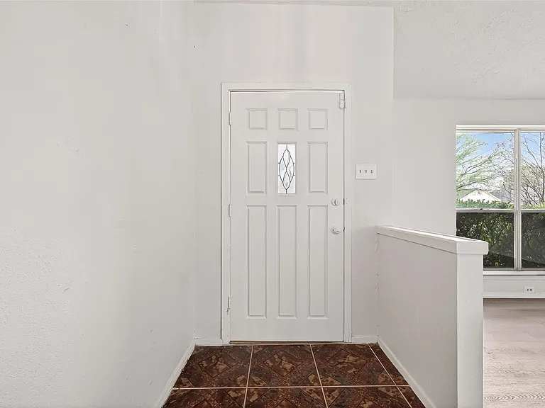710 Beechbend Dr — Photo 5