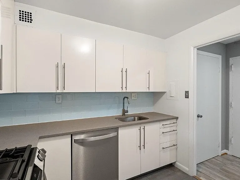 Kitchen & foyer