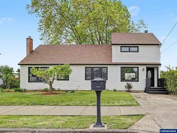 135 S Sheridan St, Mount Angel, OR 97362