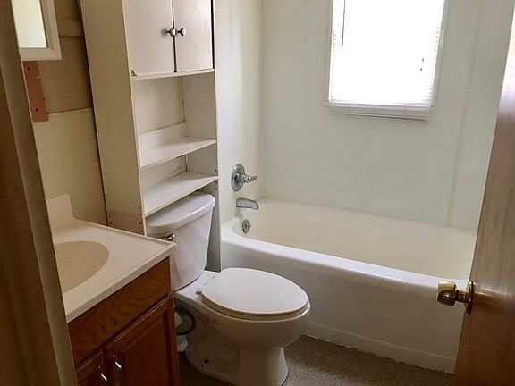 3rd image of 468 Sherman Pl