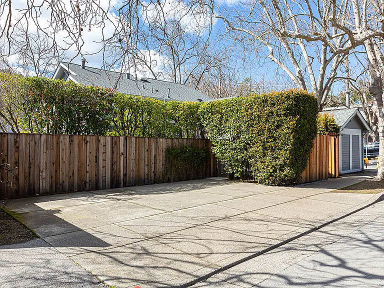 129 Broadway Blvd — Photo 27