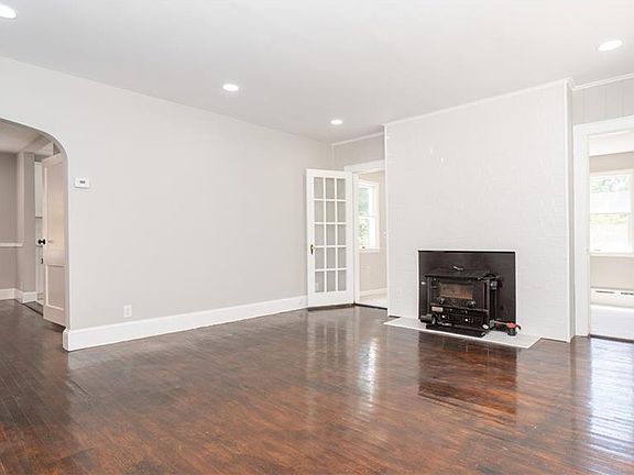 3rd image of 44 Wintergreen Ave