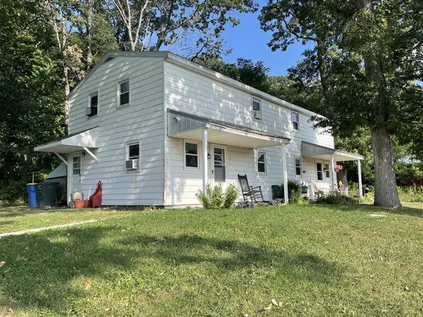 1145 Lake Rd #B, Spring Grove, PA 17362