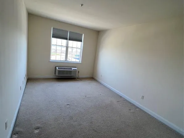 1100 River Rd APT 302, Edgewater, NJ 07020