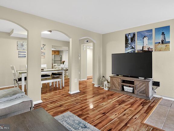 5th image of 2498 Sun Valley Cir