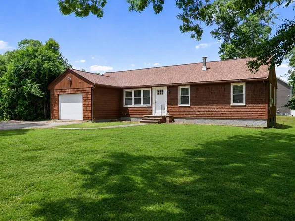 1096 Taunton Ave, Seekonk, MA 02771