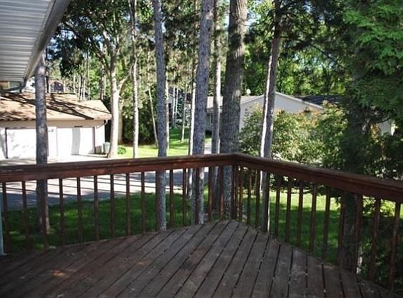 5th image of 830 E Woodland Trl