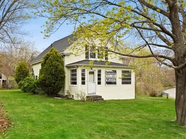 576 Middleboro Ave, Taunton, MA 02780