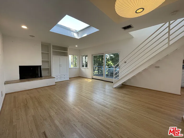 6216 Temple Hill Dr — Photo 3