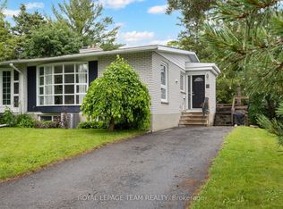 40 Woodmount Cres, Ottawa, ON K2E 5R1