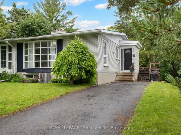 40 Woodmount Cres, Ottawa, ON K2E 5R1