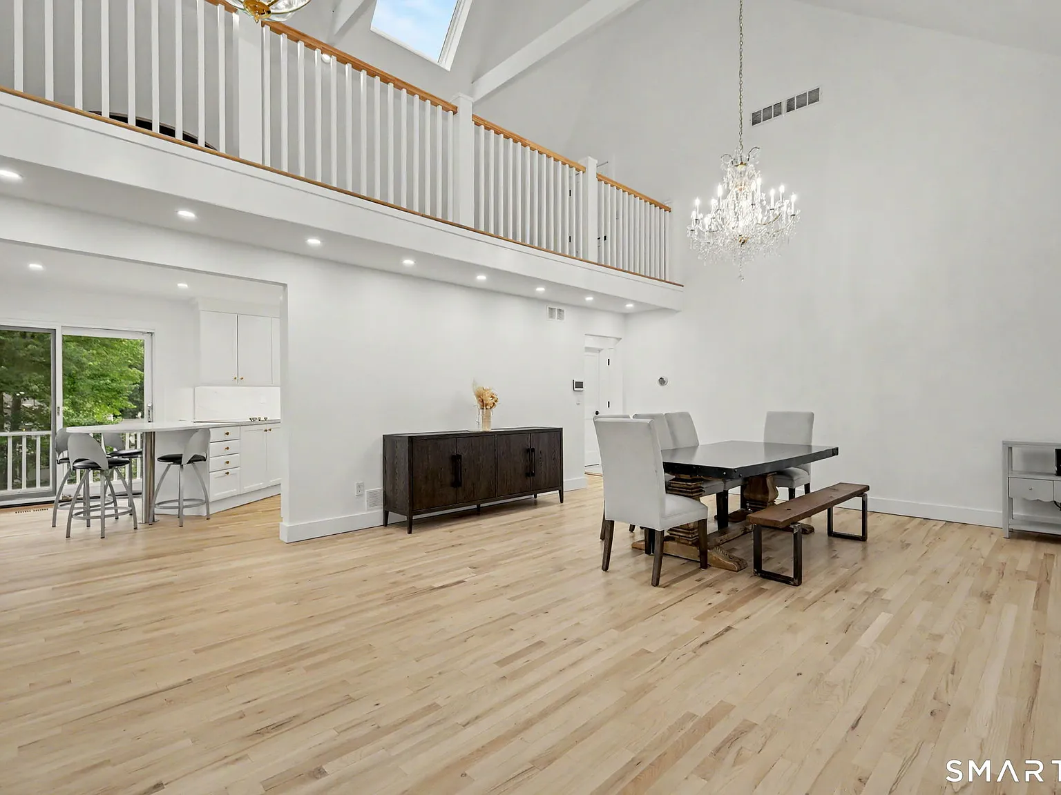 5 bed, 4.0 bath, 4577 sqft, $11,000 — Photo 3
