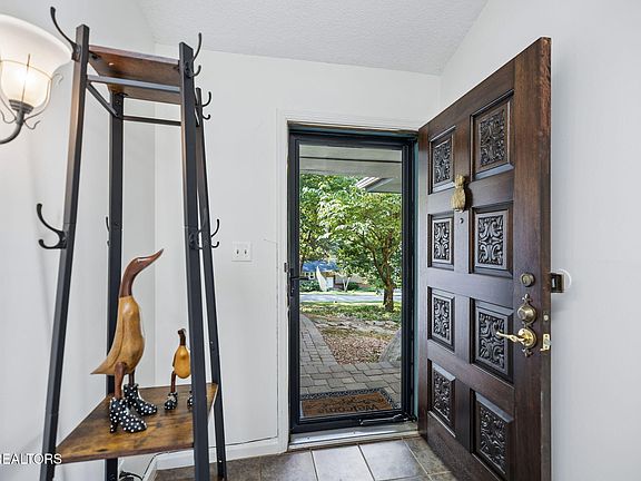 2nd image of 10033 Bluegrass Rd