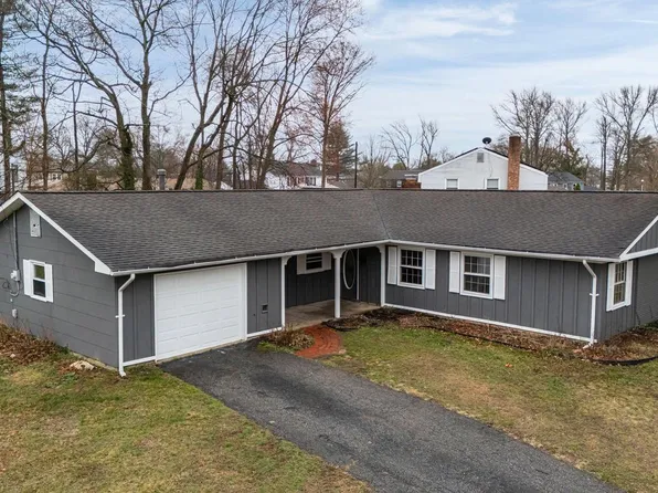 90 Twin Hill Dr, Willingboro, NJ 08046