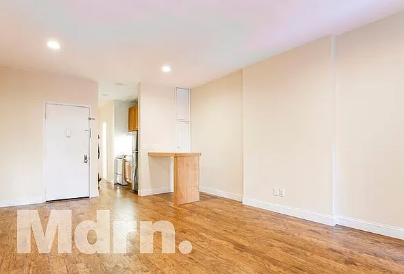 Rented by Mdrn Residential | media 10