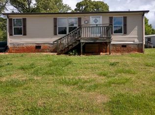 512 Whispering Pines Dr, Dallas, NC 28034