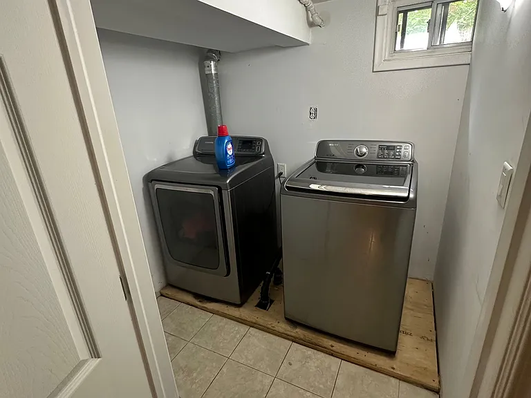 186 Maurice Dr #BASEMENT — Photo 10