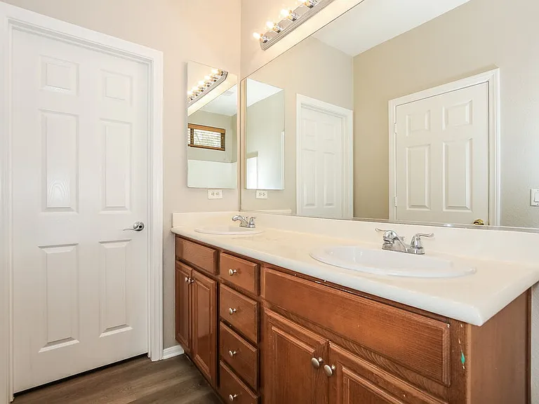 4344 Desert Home Ave — Photo 11