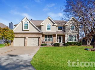 3925 SW Granite Ln, Lees Summit, MO 64082
