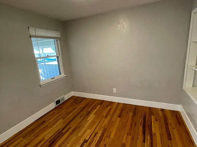 8921 E Broadway Ave — Photo 6