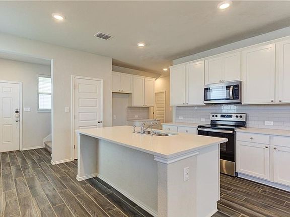 3rd image of 2420 Dielman Dr