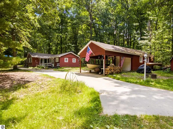 4883 Poplar Dr, Harrison, MI 48625