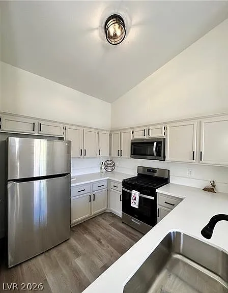 2 bed, 1.0 bath, 1031 sqft, $1,325 — Photo 2
