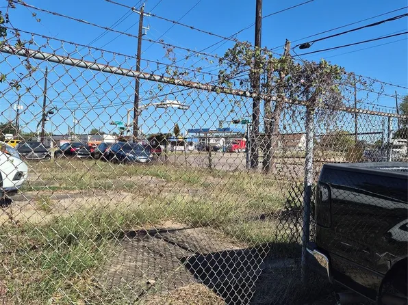 1602 Ahrens St, Houston, TX 77017