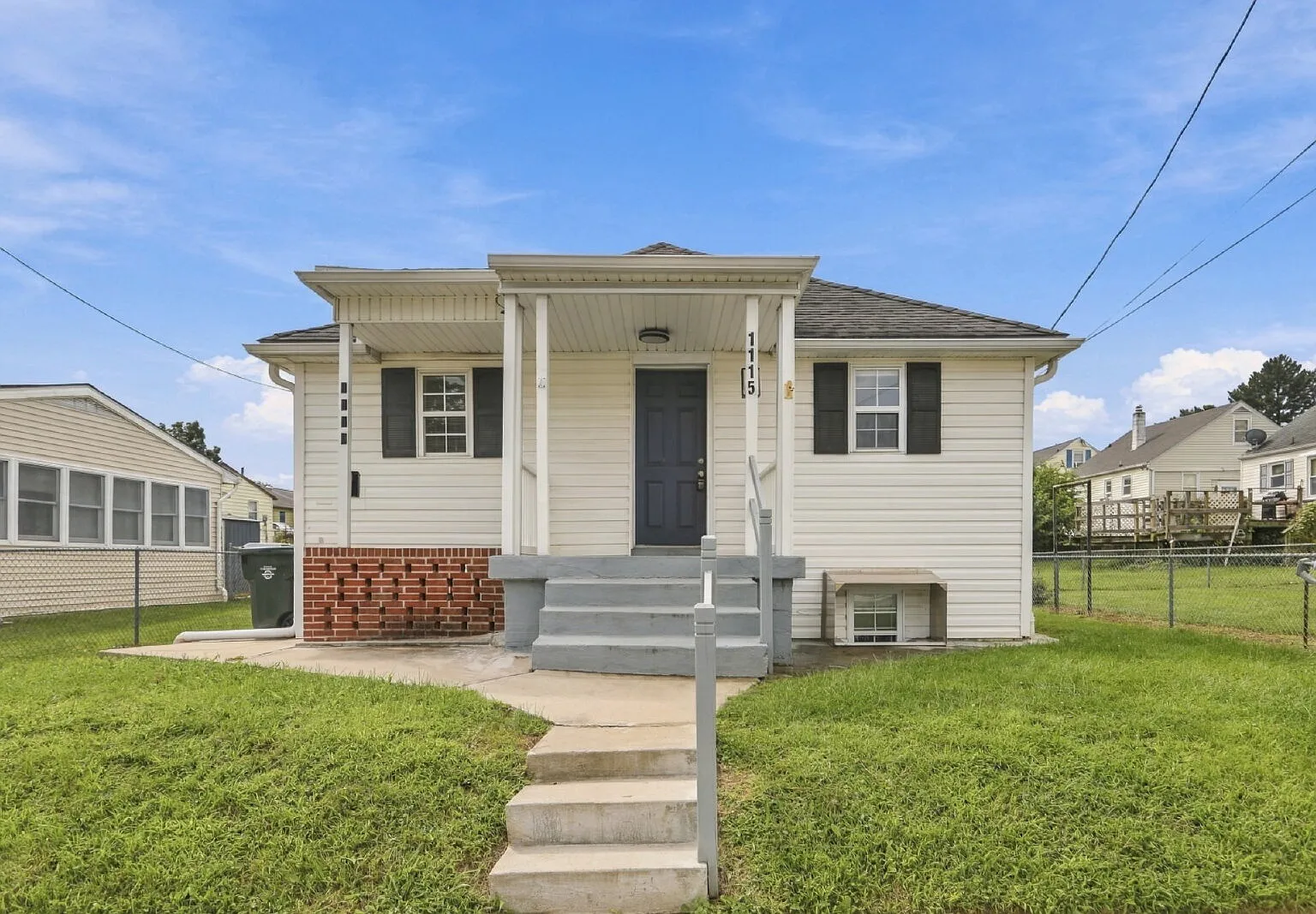 2 bed, 1.0 bath, 700 sqft, $1,200 — Photo 1
