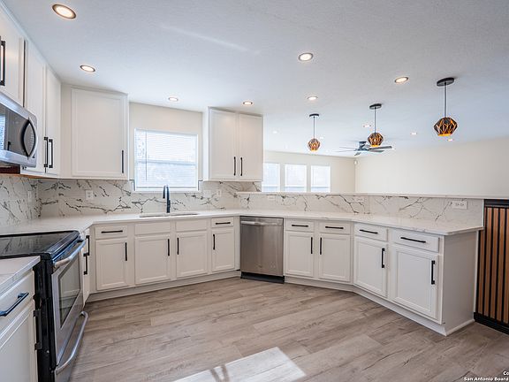 2nd image of 6638 Suncliff Crest
