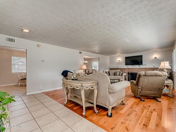 5th image of 4553 Verona Ave