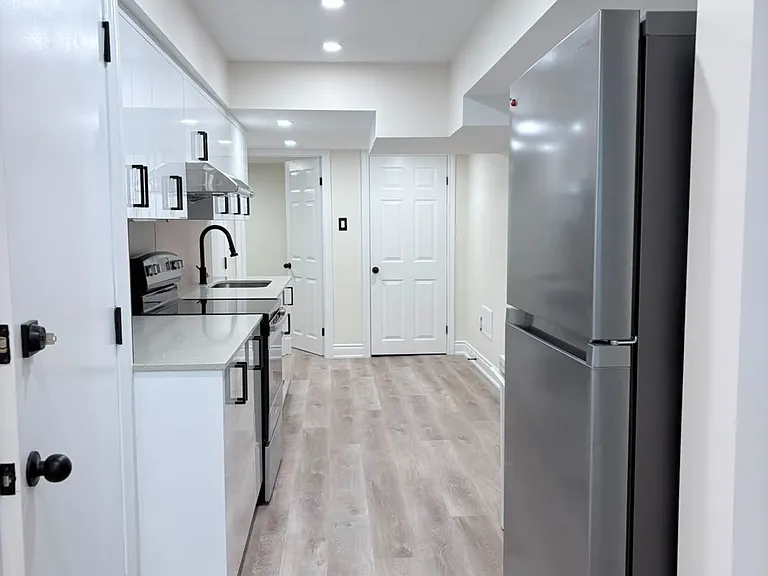 158 Wainscot Ave #BASEMENT — Photo 20