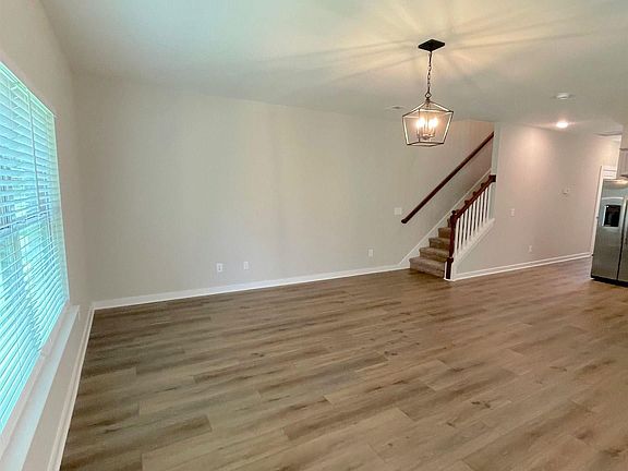 4th image of 333 Shiloh Creek Dr