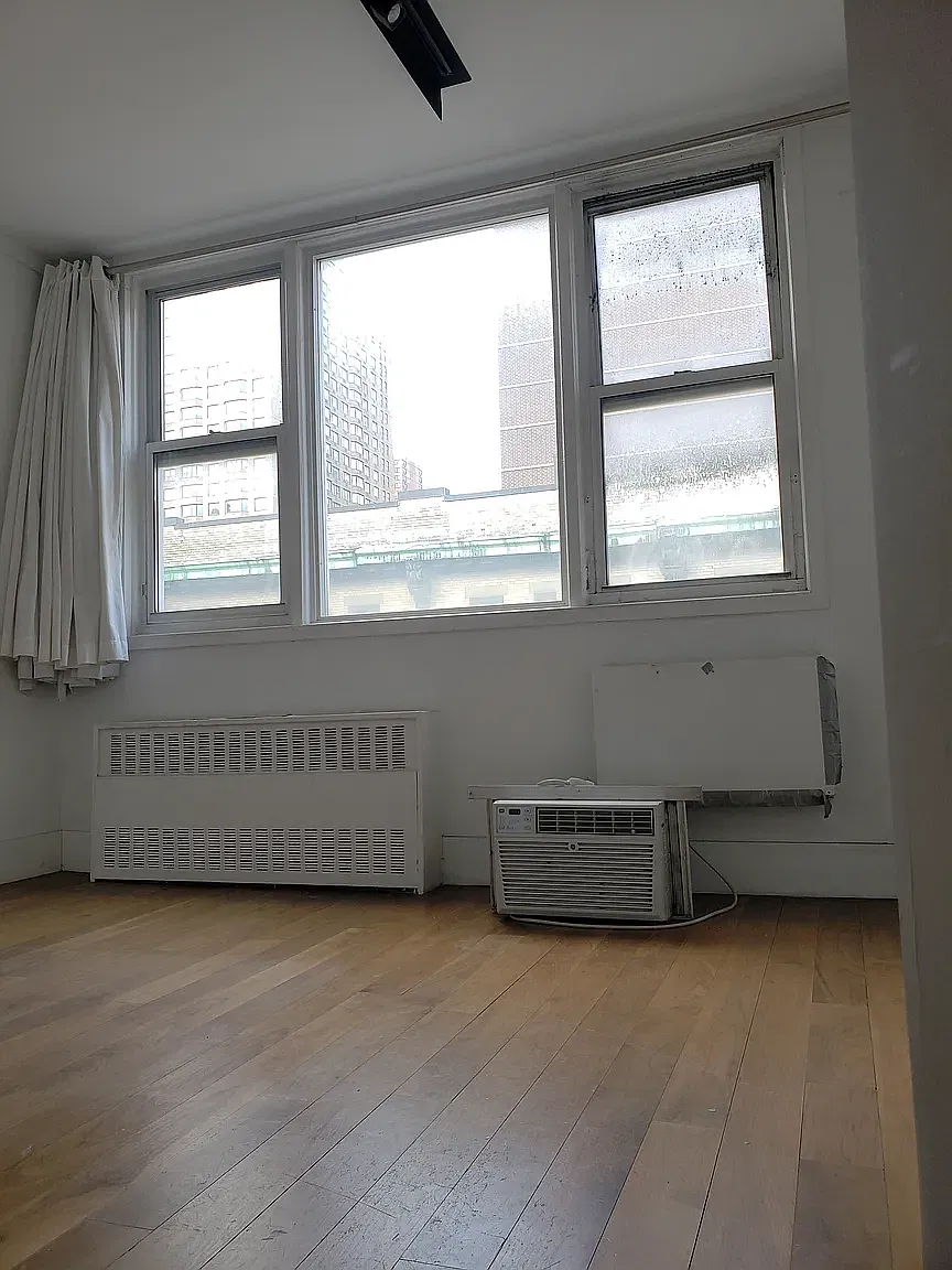200 East 30th Street — Photo 2