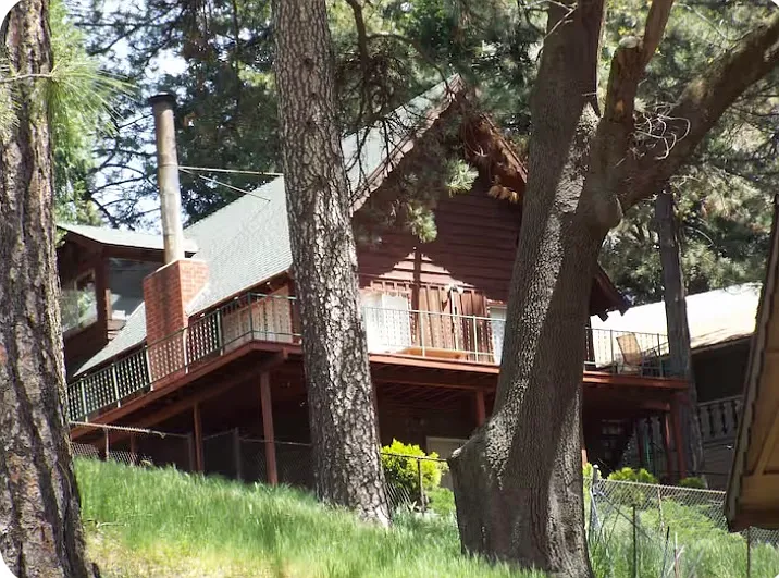 San Moritz Dr